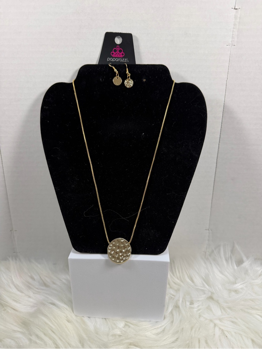 🩷5/$10🩷 paparazzi Gold Hammered Disc Necklace with Matching Drops